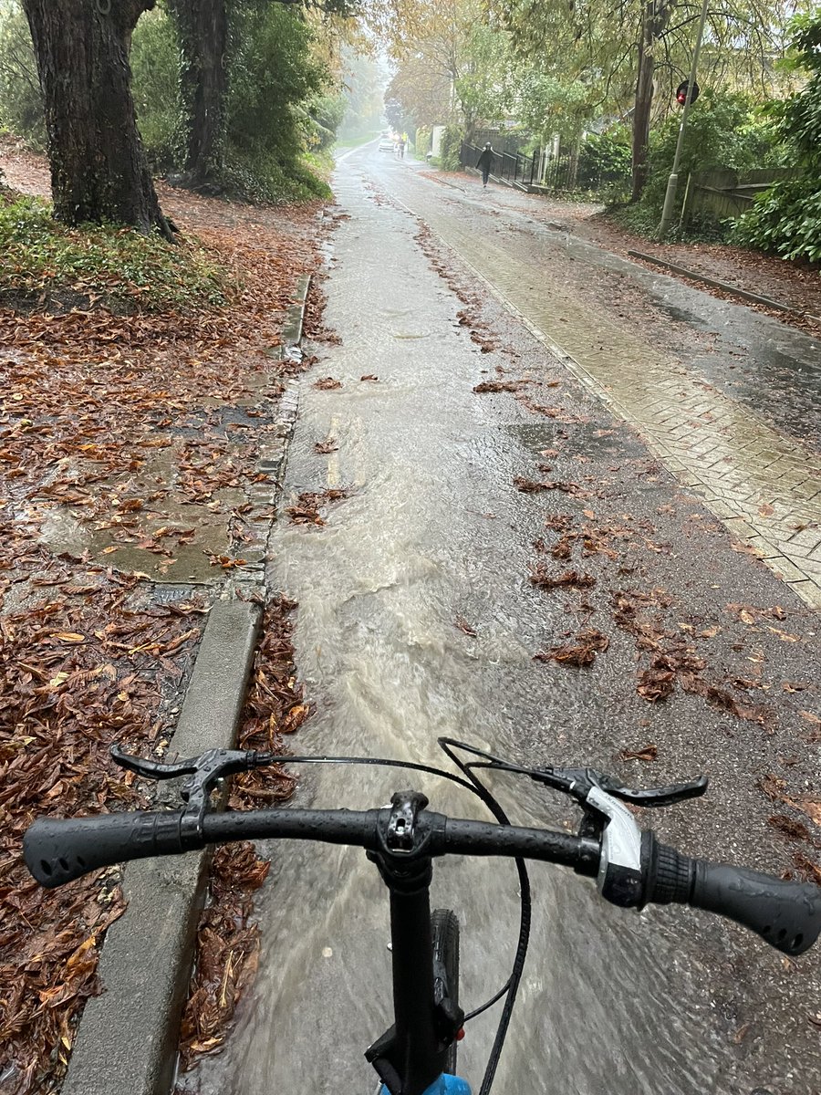 Dr Linda Speight (@linda_sp8) on Twitter photo Anyone else singing ‘Always take the weather with you’ on their way to the <a href="/britishhydrosoc/">British Hydrological Society</a> conference in Oxford this morning ? keep safe 💦 Anyone else singing ‘Always take the weather with you’ on their way to the <a href="/britishhydrosoc/">British Hydrological Society</a> conference in Oxford this morning ? keep safe 💦