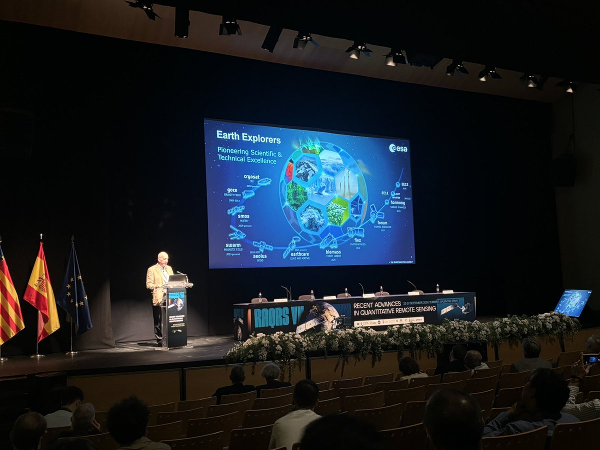 Belen Franch (@belenfranchgras) on Twitter photo Mark Drinkwater Head of the Earth and Mission Science Division from <a href="/ESA_EO/">ESA Earth Observation</a> showing the latest news from the agency at #RAQRS24 Mark Drinkwater Head of the Earth and Mission Science Division from <a href="/ESA_EO/">ESA Earth Observation</a> showing the latest news from the agency at #RAQRS24