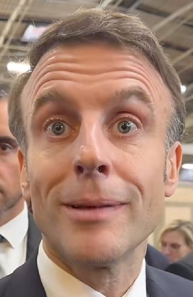 Resistance_SM's tweet image. Affaire à #suivre de ce que les oppositions vont mettre en #œuvre pour #écouter le #souhait de 90% 
du peuple Français qui ne veut plus ni de E.Macron et ni de ses ministres « Ont #exigent que ⬇️
#MacronDémissionne
#MacronDémissionne
#MacronDémissionne