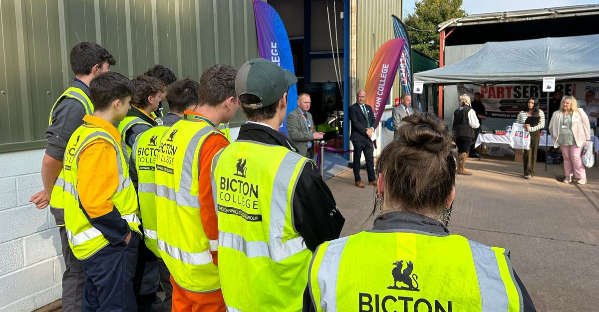 DevSomLSIP's tweet photo. A fantastic Friday at @BictonCollege in East Budleigh where @CornwallCollege held the official opening of its new Agritech Advanced Engineering Centre. The new equipment has been funded by @educationgovuk through the Local Skills Improvement Fund 🚀
#LSIP #LSIF #Engineering https://t.co/6ovFW2N78b