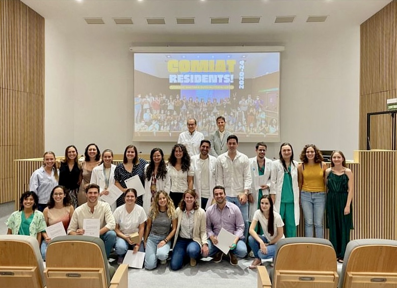 AP ICS Lleida (@apicslleida) on Twitter photo 🎓L'<a href="/harnaulleida/">Hospital Universitari Arnau de Vilanova</a> acull l'acte de comiat dels MIR R4 de medicina familiar i comunitària i d’especialitats hospitalàries
El Dr. Montserrat, cap d'estudis de la UDMAFIC i el Dr. Gómez, vicepresident de docència de l'HUAV van lliurar els certificats acreditatius. 🎓L'<a href="/harnaulleida/">Hospital Universitari Arnau de Vilanova</a> acull l'acte de comiat dels MIR R4 de medicina familiar i comunitària i d’especialitats hospitalàries
El Dr. Montserrat, cap d'estudis de la UDMAFIC i el Dr. Gómez, vicepresident de docència de l'HUAV van lliurar els certificats acreditatius.