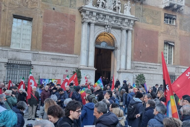 RadioBabboleo's tweet image. #Genova, anticipato lo #scioperonazionale contro il #DDLSicurezza a oggi, lunedì 23 alle 18 sotto la Prefettura. Presidio indetto da #Cgil contro un disegno di legge che "che introduce norme per colpire in maniera indiscriminata chi esprime il proprio dissenso".
