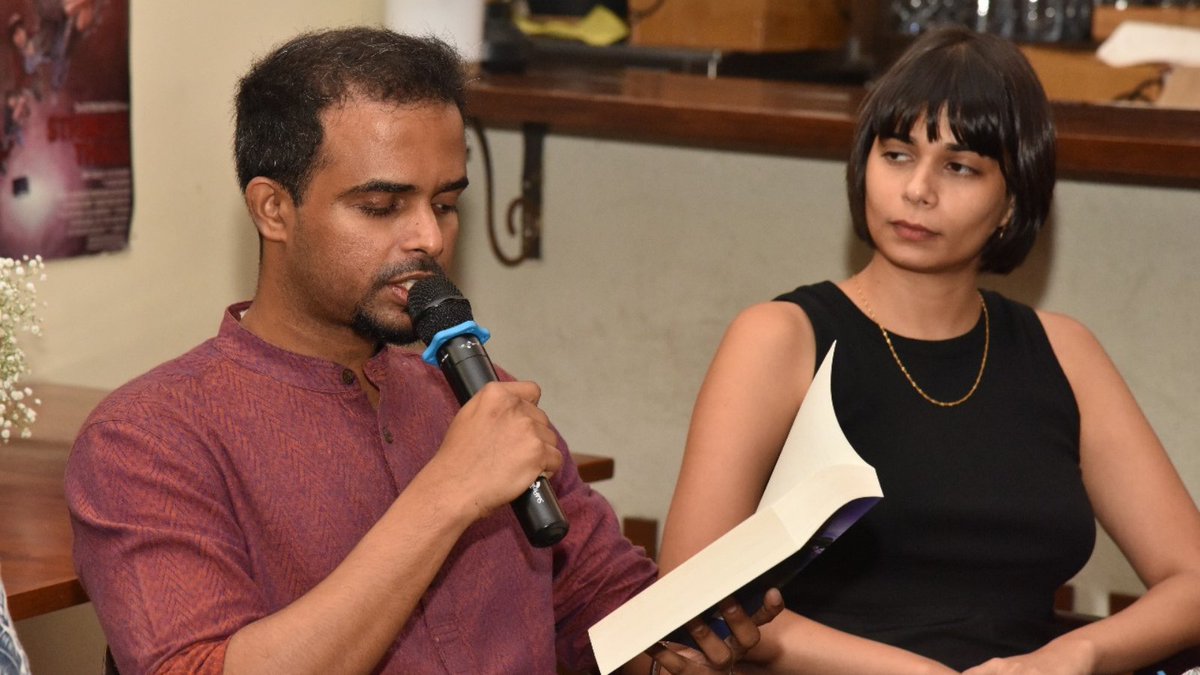 HarperCollinsIN's tweet photo. Author Prashanth Srivatsa (@prashatsa) joined Tashan Mehta (@TashanMehta) and Nikita Deshpande (@deepblueruin) in a captivating conversation with Amal Singh (@Jerun_onto) at KMC*, Fort, Mumbai, delving into his brilliant fantasy debut, #TheSpiceGate.

@BrokeBombay
#READWithHarperCollins