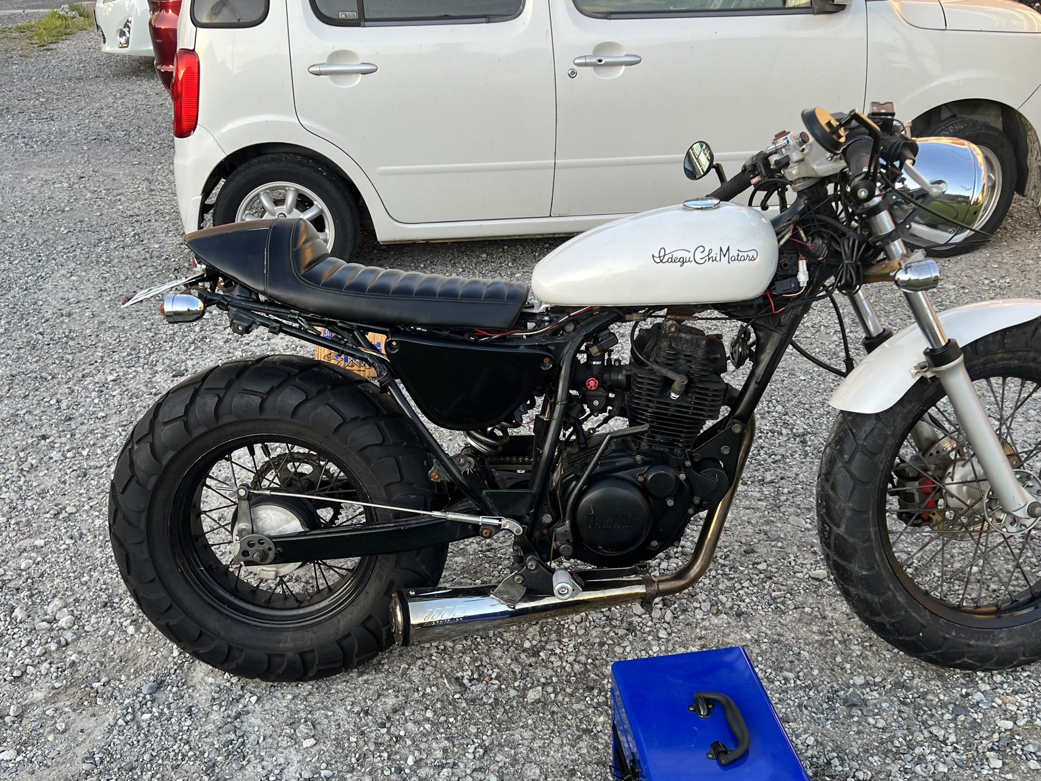 希少！送料無料！TW200 ナイトロヘッズ シート SR400流用 カフェ仕様に