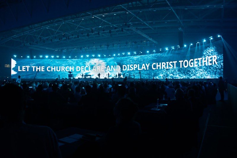 DeanDavidCollum's tweet photo. Great openning night ⁦@lcwe⁩ Movement. 5,000 new friends, powerful worship and inspiring message. https://t.co/XWI96QwA4N