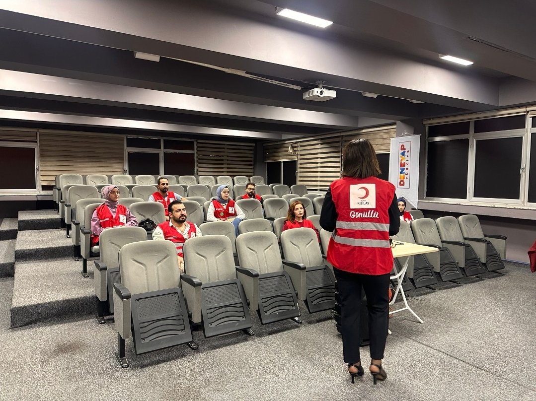 Osmaniye Genç Kızılay İlk Yardım farkındalık eğitimimizden. Katılım sağlayan arkadaşlarımıza çok teşekkürler..

#gençkızılay

#daimahazır

<a href="/genckizilay/">Genç Kızılay</a>

@fatmamericyilmaz1 <a href="/ofarukcaliskan/">Ömer Faruk Çalışkan</a>