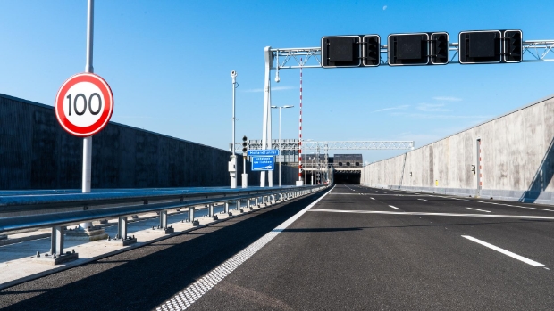 Nederland voert voor het eerst e-TOL in bij de Blankenburgtunnel -  rodi.nl/rozenburg/l/41…
