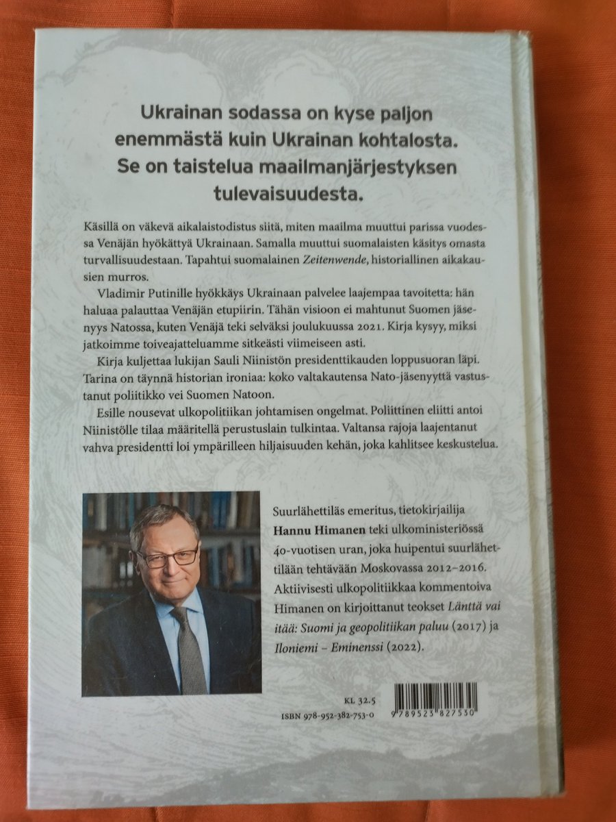MattiPihkala's tweet image. Jo alkusivuilta teos lupaa kiintoisaa lukukokemusta.
#turpo #ulpo #Venäjä #Putin #Niinistö @Himantero