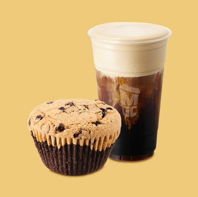 🌈🌈괴물 황녀님🌈🌸
시즌2 론칭 기념 RT 이벤트🎉

카뮬리타 제국이 괴물들의 습격을 당한 지 3년,
또다시 나타난 균열 소식에 급히 이동한 곳에서
아르벨라는 충격적인 말을 듣는데...‼️
🔎시즌2 보러 가기 👉buly.kr/7mADmOv

이 글을 #RT 하면 추첨으로
#메가커피 #밤밤크리미슈페너