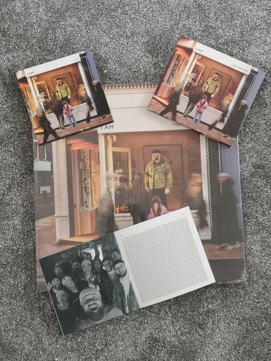 IT HAS ARRIVED. I found me name in the album 🥹 I feel so honoured to be a fan of @iamtomwalker and see the growth quite from the very beginning. 🔥 Apparently I even ordered a vinyl though I don't own a player. It's the orange that got me 🤣👍🏻🧡