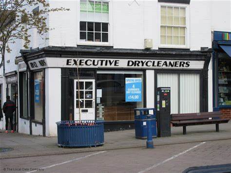 ChalmersNewsPR's tweet image. LAST DITCH APPEAL: Does ANYONE know who owns the Executive Cleaners building in Market Square in #Warwick? My coat is hanging up in there and I can&apos;t access it because the dry cleaners is now permanently closed! Council don&apos;t own the building. Reward for anyone who can help. 🥲