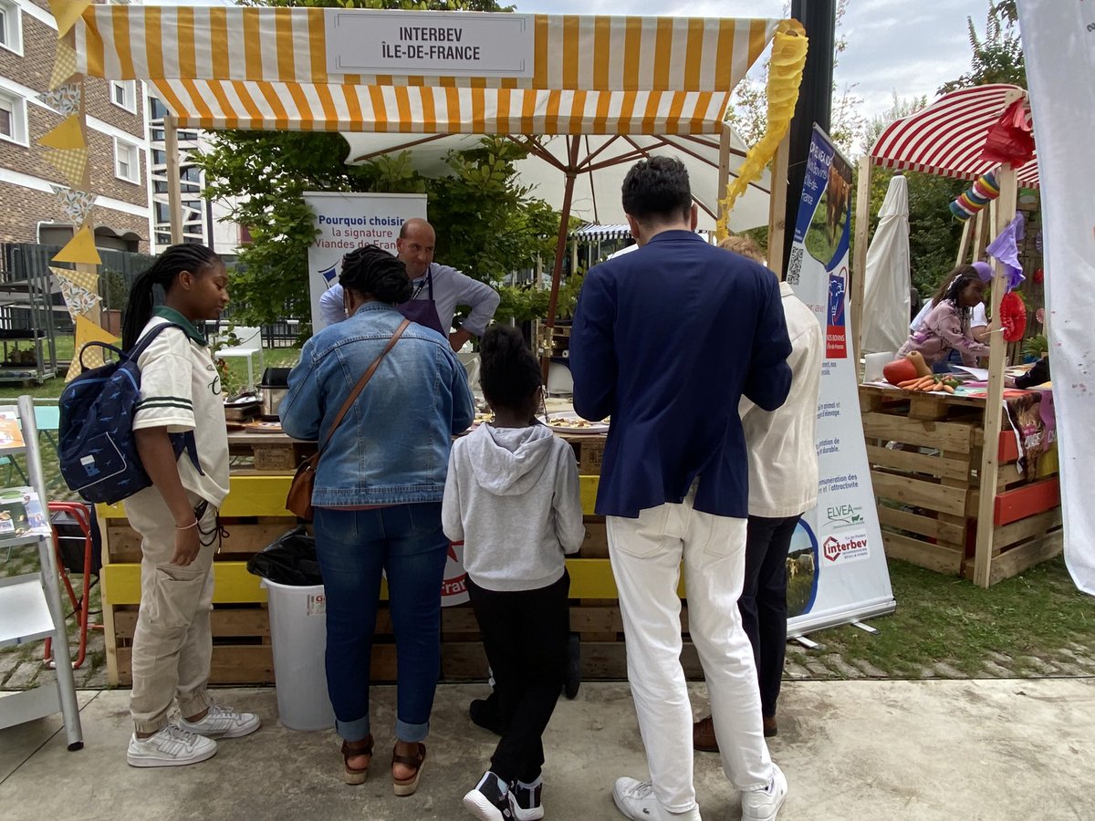 InterbevIDF's tweet image. Retour en images de la participation à la Fête du Patrimoine Gourmand @iledefrance avec la participation de David, notre représentant @elveabovinsidf @ElveaFrance 
@VLacroute 
#élevages #bovin #ovin #biodiversité 
@LesFlexitariens @datourte
