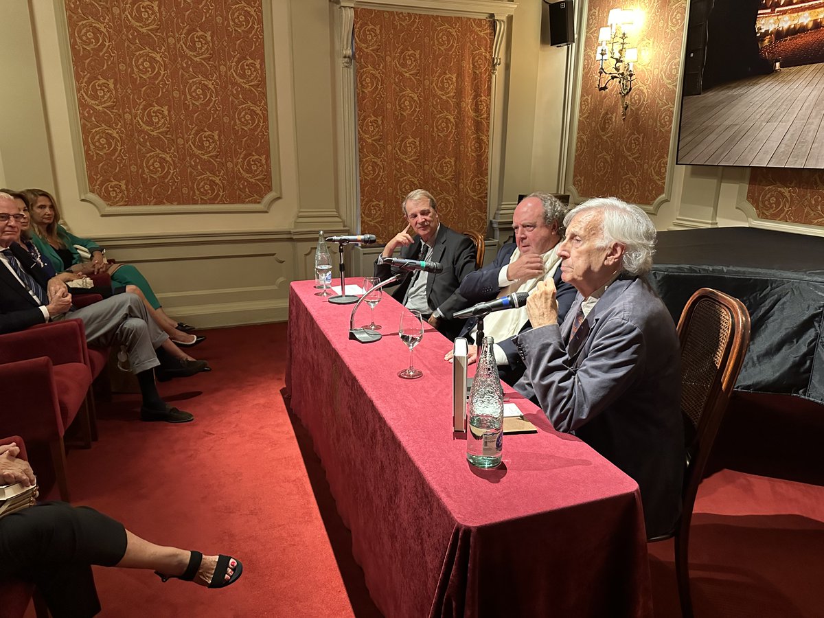 El Sr. Xavier Güell ofreció una conferencia en conversación con el Profesor José Enrique Ruiz-Domènec y el Sr. Joan Tarrida acerca de la lucha a vida o muerte de Shostakóvich contra Stalin.

#CírculoDelLiceo #CercleDelLiceu #shostakovich #Stalin