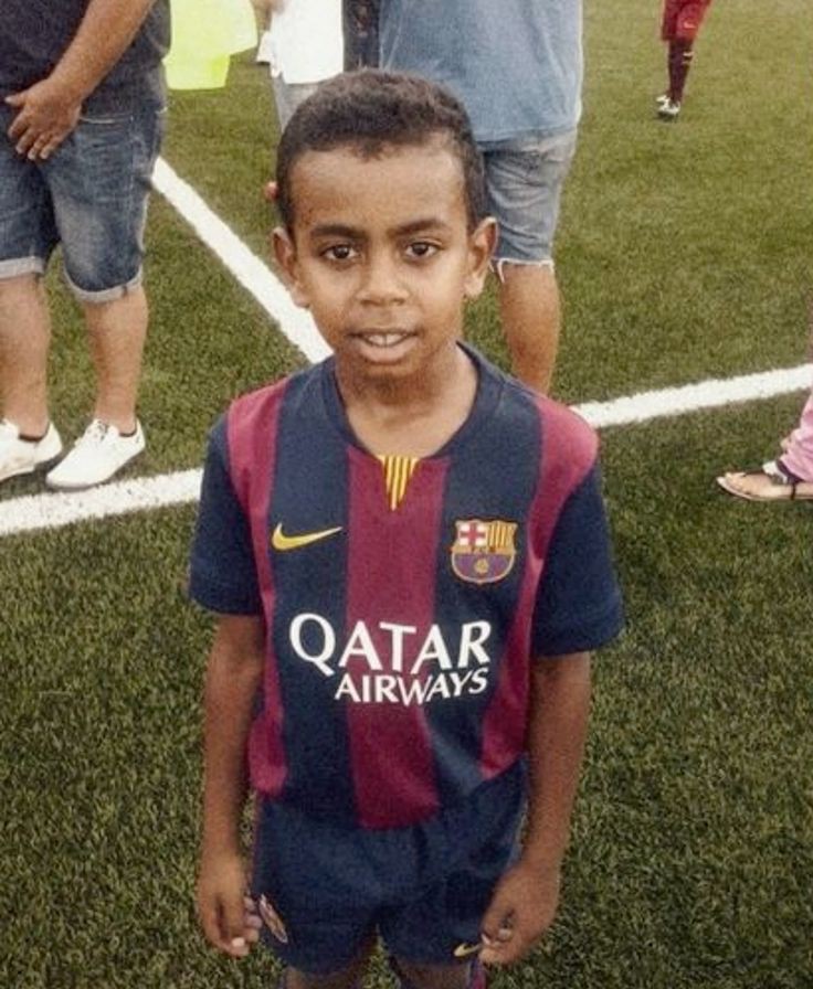 10 things you didn't know about Lamine Yamal Nasraoui Ebana 

Bet you didn't know that's his full name 

[A Massive thread]