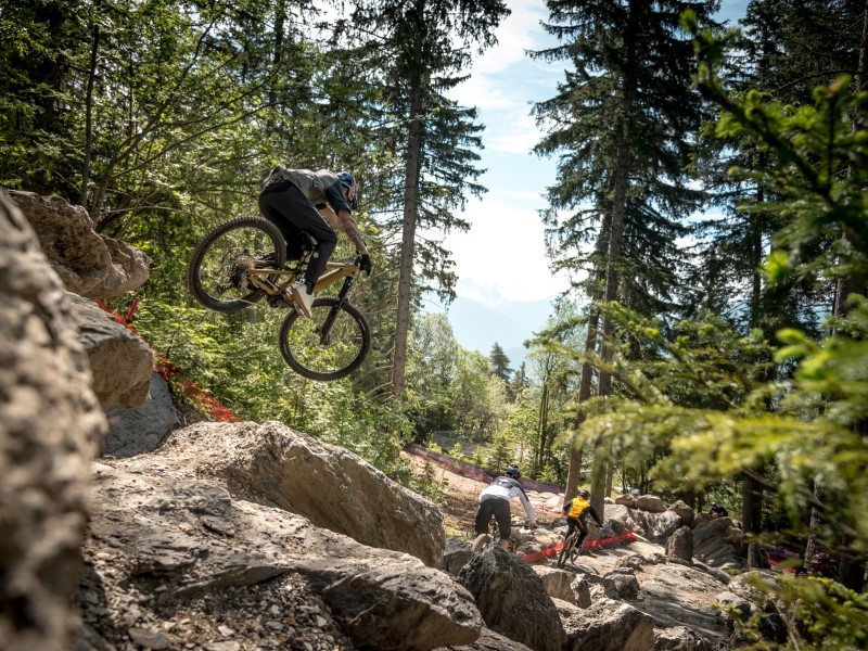 Kriss Kyle trasforma Crans-Montana in un parco giochi dlvr.it/TDZ8SX via <a href="/4mtbike/">4bicycle</a>