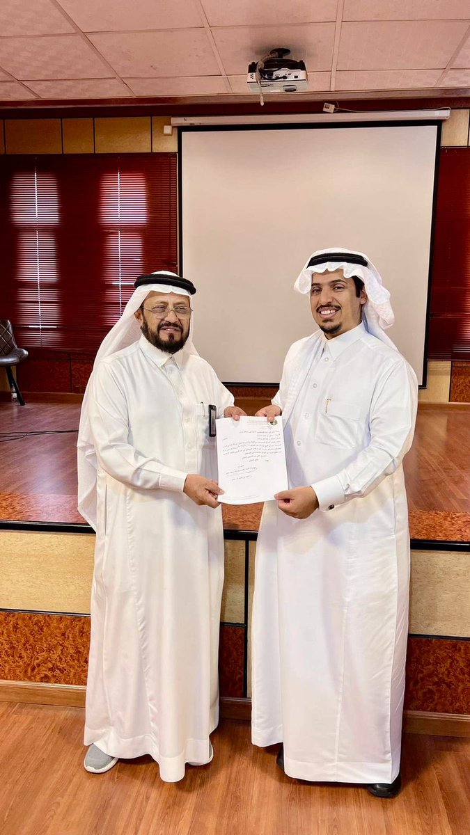 📍نفذ فرع #هيئة_الصحفيين_السعوديين بمنطقة عسير، بالتعاون مع فرع وزارة البيئة والمياه والزراعة في المنطقة، ورشة عمل إعلامية بعنوان "دور الإعلام في التنمية الزراعية".
قدم الورشة الدكتور محمد الأسمري، الأستاذ في قسم الإعلام بجامعة الملك خالد، حيث استعرض أهمية الإعلام في توعية