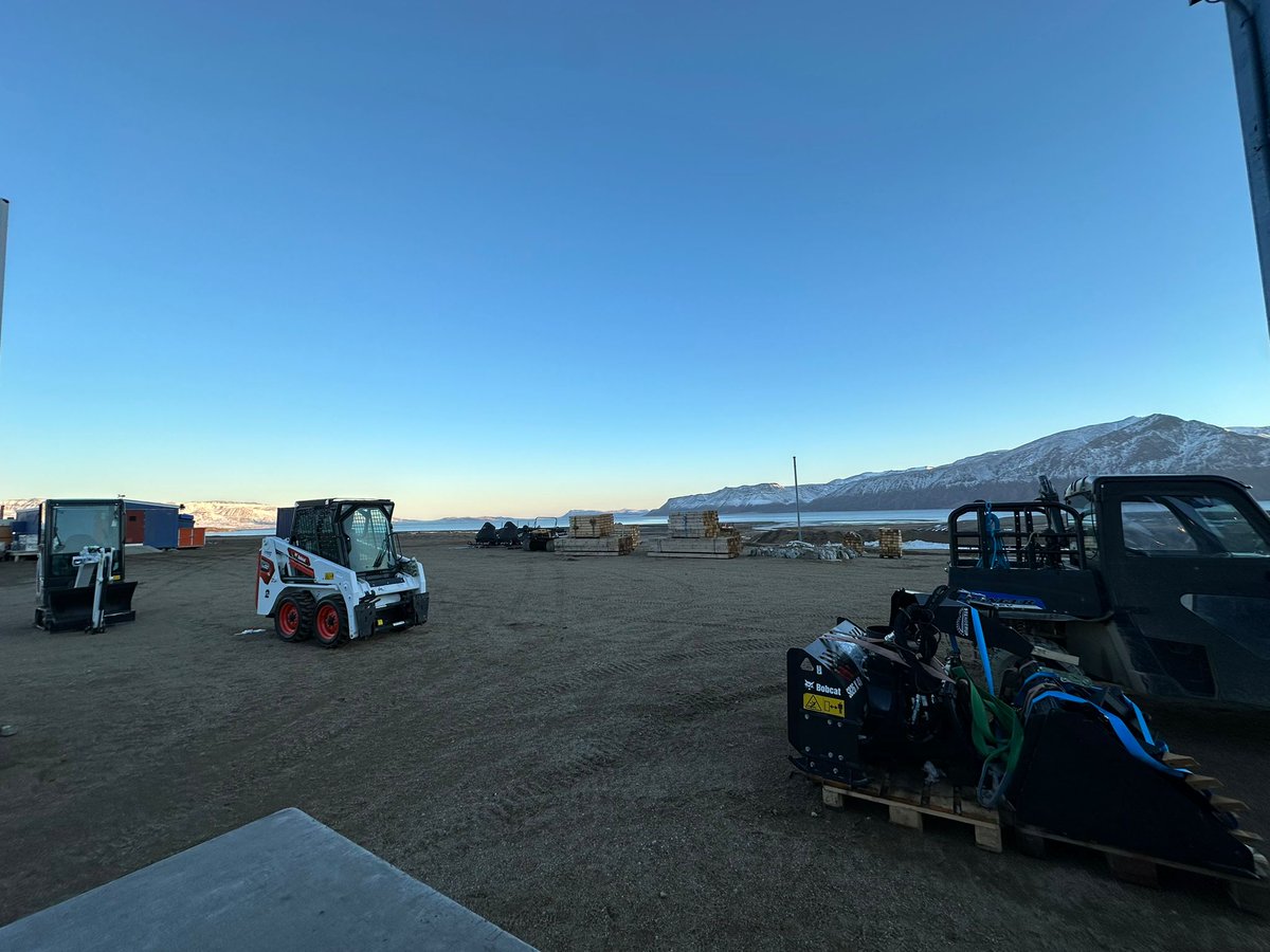 Grateful to Aage V. Jensen’s Foundation for supporting Zackenberg with new vehicles for our #construction work in 2025! The vehicles arrived by ship to Daneborg in August, followed by helicopter sling transport from #Arktisk Kommando, Joint Arctic Command.