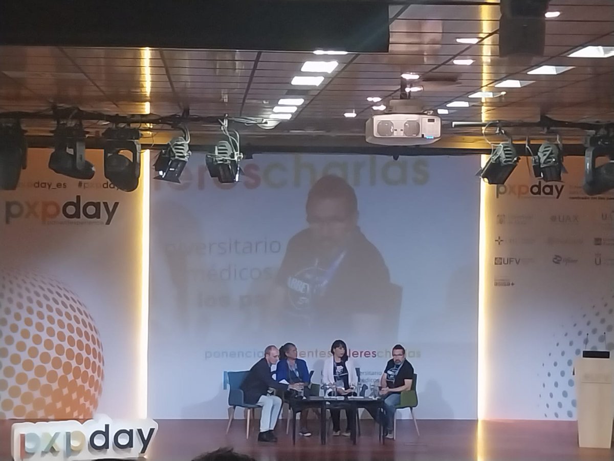 esclerosiseme's tweet photo. 🧑José Manuel, marido de 👩Clara (quien vive con #EsclerosisMúltiple), participó en una mesa redonda celebrada el pasado 21 de septiembre en la Univ. Francisco de Vitoria, con motivo de la jornada #PatientExperienceDay, en la que pacientes y profesionales compartieron experiencias y conocimientos con futuros médicos.
👌Gracias a los testimonios de pacientes y cuidadores, los y las estudiantes 👨🎓son más conscientes del impacto que tendrán sus acciones en la vivencia de la enfermedad de las personas que atenderán en sus consultas👩⚕️
🤝Por la humanización de la medicina es necesario sensibilizar a las nuevas generaciones de profesionales de la medicina y fomentar un abordaje más holístico del paciente.
#PXP2024 #UFV