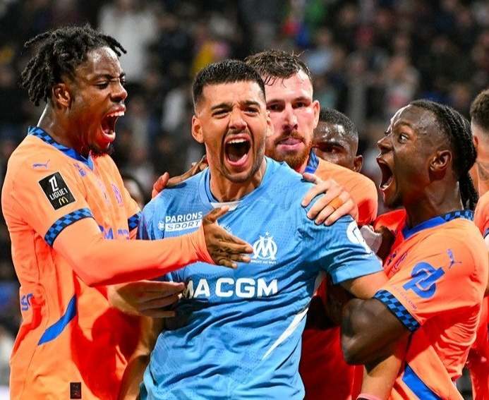 Olympien2613's tweet photo. ✍️Selon les notes de @lequipe, l'Olympique de Marseille est le MEILLEUR club de Ligue 1 et Roberto de Zerbi le MEILLEUR entraineur de Ligue 1. 💪🔵⚪️

#OLOM #TeamOM https://t.co/nog4fS4zT0