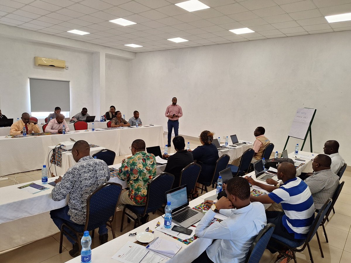 TaitaTaveta006's tweet photo. It’s a full house in this exciting advancement in our landscape strategy. We are engaging the Governor, Deputy Governor and CECMs in a review of the draft #FOLAREP, paving the way for its endorsement and adoption in a bid to rehabilitate 226,420ha of vital ecosystems. https://t.co/Vc9V5ZWJ5O