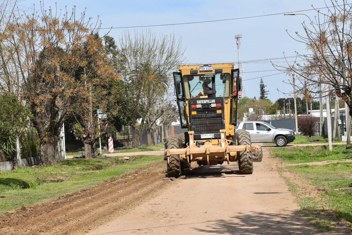 claucelo1's tweet photo. 🚧SAN PEDRO🚧
✨A buen ritmo viene la obra de consolidación barrial en San Pedro, 100% de las calles con tratamiento en piedra doble sellado y mejora de los pluviales con colocación de caños en aquellos lugares complejos🙌
#MunicipioProgreso https://t.co/wAbIvZOQCb