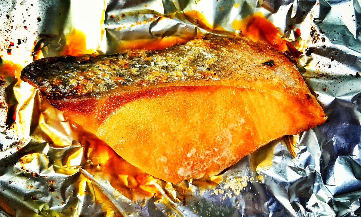 kikutaroid's tweet image. 焼魚
#鮭 #salmon #lightlyseasoned
#料理油 #少々 #cookingoil #alittle
#醤油 #soysauce #alittle
#きび砂糖 #canesugar
#steamandbakeintheoven
#お弁当 #bento
