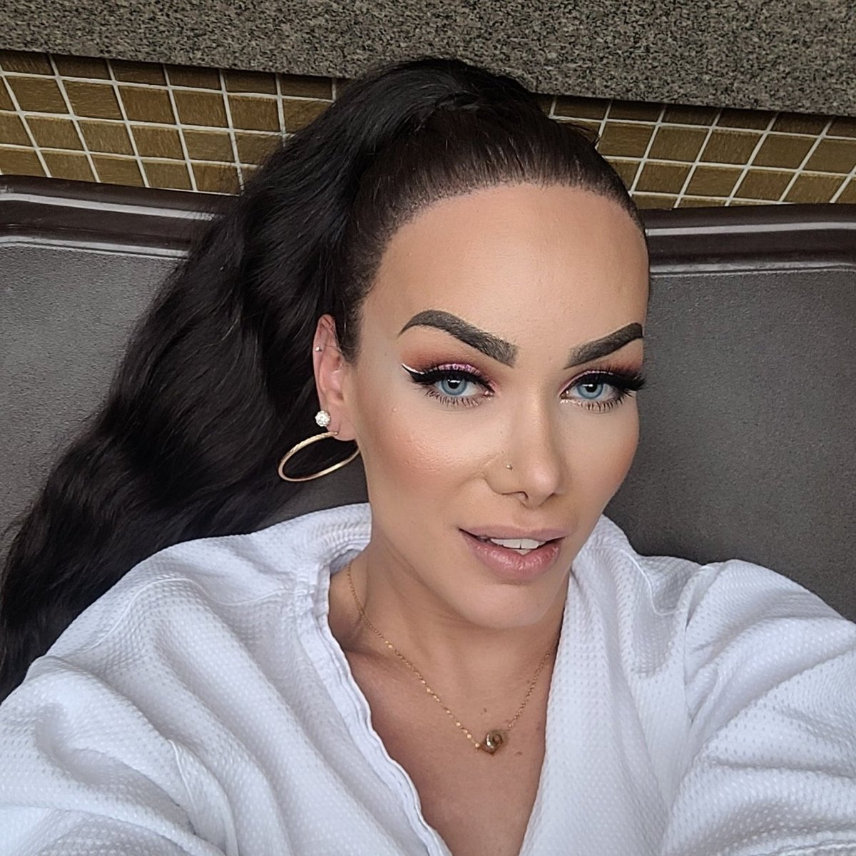 Haqiqiy, yalangoch bolmagan odamlarning fotosuratlari