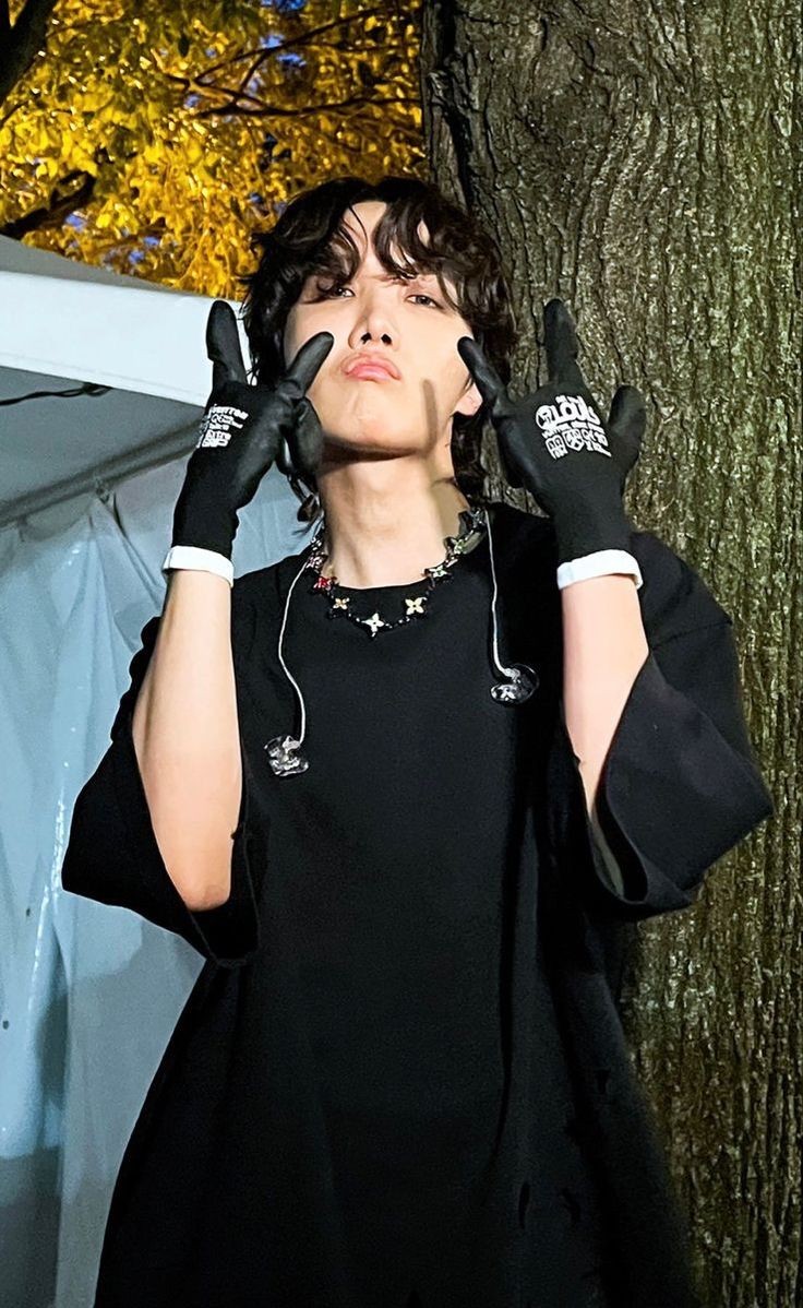 برای پادشاه لولاپالوزا

BEST HEADLINER J-HOPE
HOBIPALOOZA
WE LOVE YOU HOBI
OUR PRIDE HOSEOK 
OUR FOREVER ARTIST JHOPE 
WAITING FOR HOBI