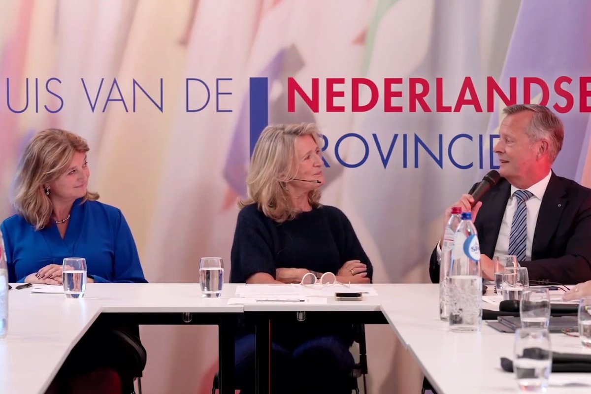 #NIEUWS | Politici, beleidsmakers en wetenschappers kwamen in Brussel bijeen om te praten over de politieke wind in de EU na diverse verkiezingen, met een focus op grensregio’s. Vooral het Duitse besluit rondom grenscontroles werd bediscussieerd.

Via: nl-prov.eu/samenwerking-i…