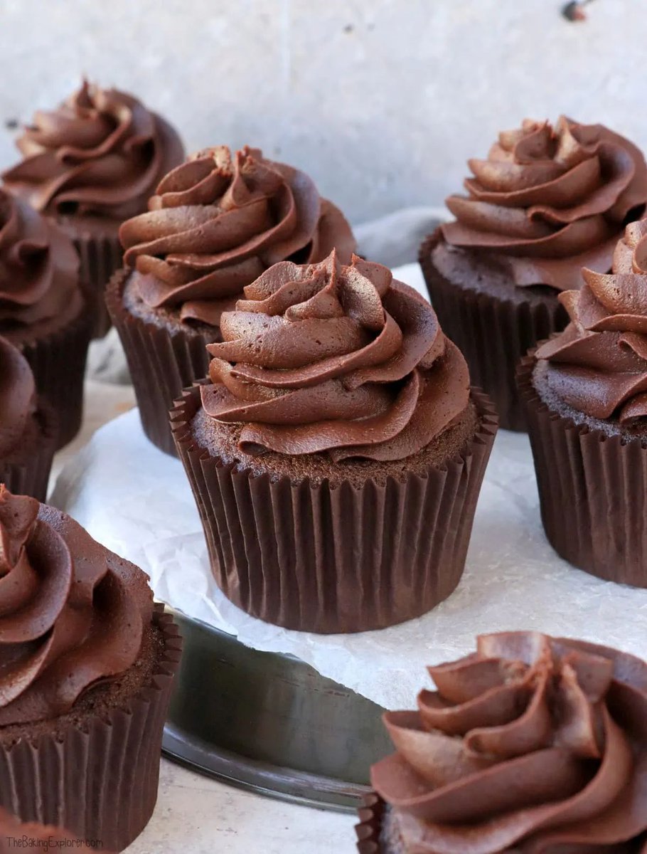 These Chocolate Cupcakes are an essential recipe for your baking repertoire! They rise perfectly, are soft and moist, and are topped with a smooth chocolate buttercream. And they're totally yummy too! Get the recipe: buff.ly/3Bsmov2