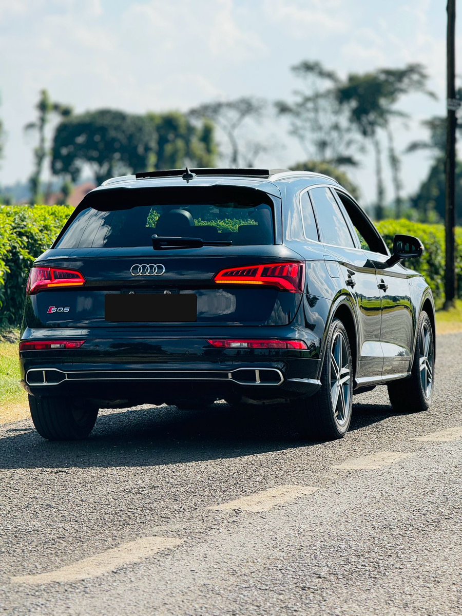 KimTimz's tweet photo. @LarryMadowo 2018 Audi SQ5 Quattro, 3.0L V6 supercharged petrol ,PANORAMIC SUNROOF , 8 speed automatic transmission,multiple driving modes (Eco,Comfort, Dynamic, individual, Auto) Electric leather seats , Parking assist sensors,Blind spot monitoring,heated front seats
0717417190
6.5m. https://t.co/2SjhvsZkuw