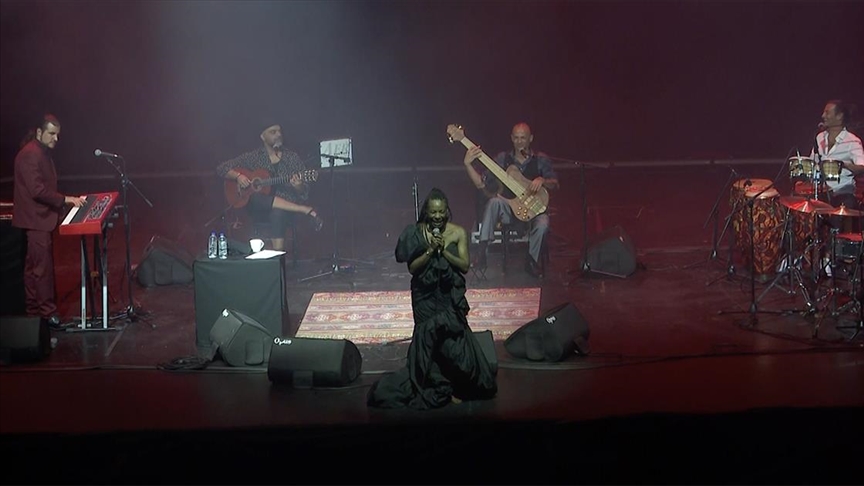 D_incid's tweet photo. İSPANYOL ŞARKICI BUİKA, HARBİYE’DE KONSER VERDİ https://t.co/TzfbiT06zn
#Buika #caz #flamenko #grammy #Harbiye #CemilTopuzlu #Lafalsamoneda #MininaLola #NoHabraNadieEnElMundo #PiuEntertainment #RB #rumba #SOUL #turne #müzik #music (AA) https://t.co/ebXOZfjgHF