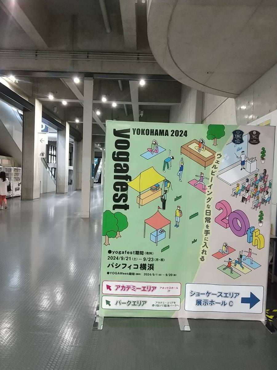 R128hiro's tweet photo. 毎年恒例、#yogafest2024
お天気が良く風が気持ちよかったから、外での無料パークヨガに参加してきました
んが、天気よすぎて、ヨガマットがアチアチでしたw #yogafest #ヨガフェスタ https://t.co/SlxPqnNJv0