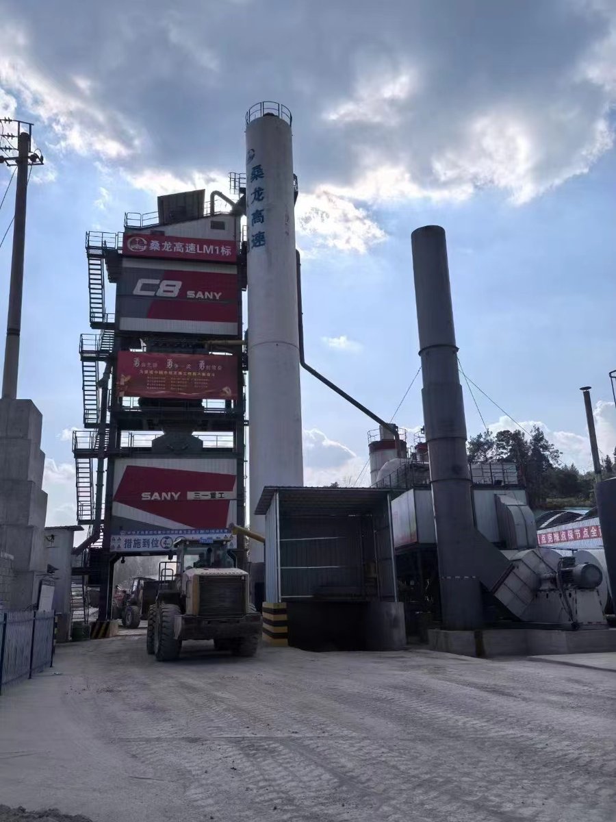 LeenaLi9998's tweet photo. SANY Concrete Batching Plant for Highway Construction
#sany #highway #concreteconstruction https://t.co/OzZy8iarri