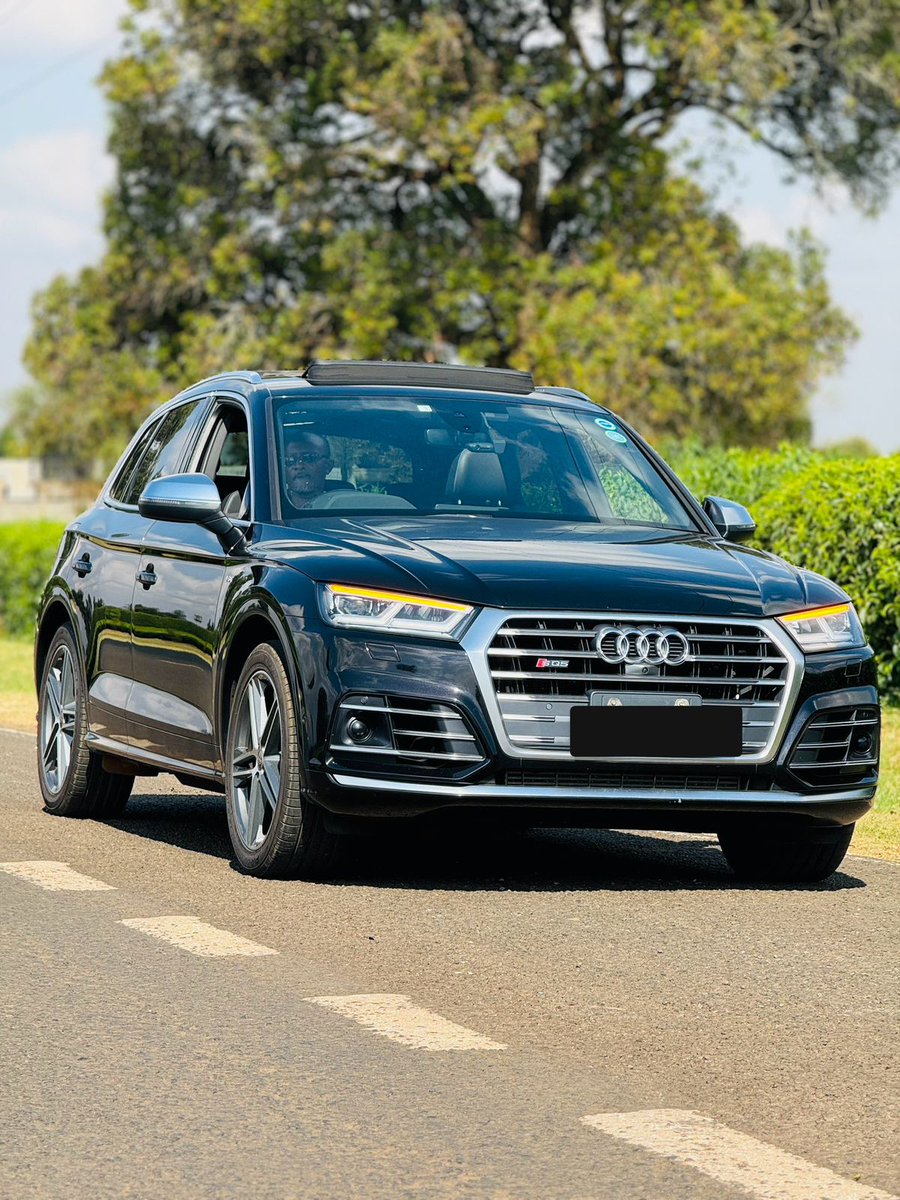 KimTimz's tweet photo. @gabrieloguda 2018 Audi SQ5 Quattro, 3.0L V6 supercharged petrol ,PANORAMIC SUNROOF , 8 speed automatic transmission,multiple driving modes (Eco,Comfort, Dynamic, individual) Electric leather seats , Parking assist sensors,Blind spot monitoring,heated front seats,Multicontrol steering 
6.5m https://t.co/AUjIxHosss