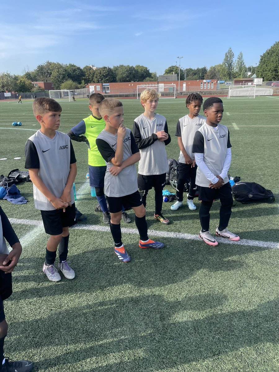 LSFC__'s tweet image. ⚪️⚫️ UNBEATEN START ⚪️⚫️

Well done to our U6-U16 teams, as our last 3 match days have resulted in 0 losses! Fantastic effort all around 🤍🖤

#WeAreLSFC