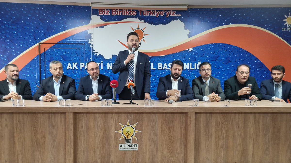 📍AK Parti Nevşehir İl Başkanlığımızda devir teslim günü. 

İl başkanlığımızda bayrak değişimi ile İl Başkanlığımıza atanan Muhammed Feyzi Aygün başkanımızın devir teslim törenini gerçekleştirdik. 

Teşkilatımız ile el ele vererek, daima Nevşehir’imizin ve milletimizin hizmetinde