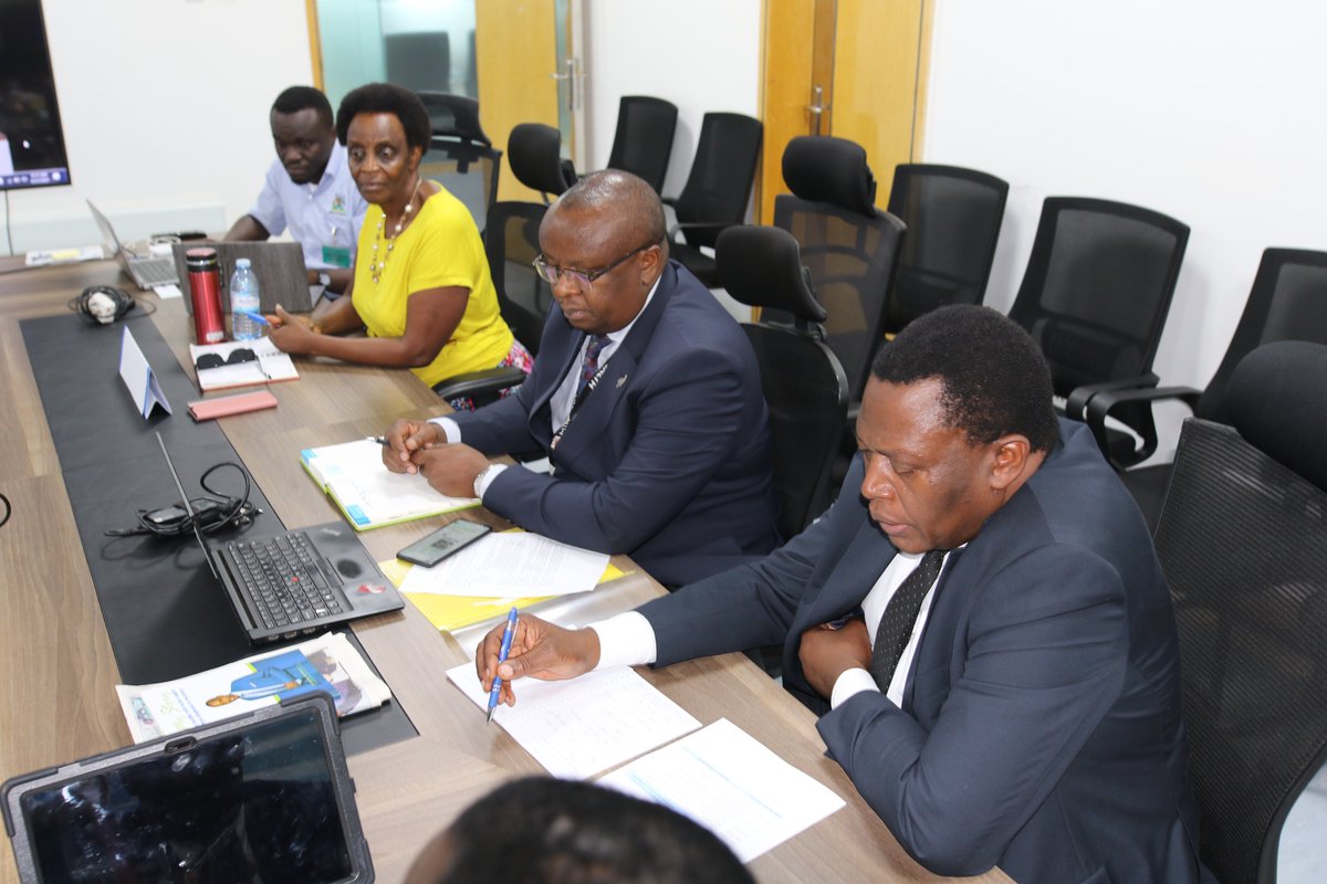 WHOUganda's tweet photo. "The community can only know they will receive the right treatment if proper diagnostics are made. At @MinofHealthUG, we are working hard to mitigate diagnostic errors across the country," Dr @olaro_charles, on behalf of the @MinofHealthUG DG. https://t.co/itRiucP3j8