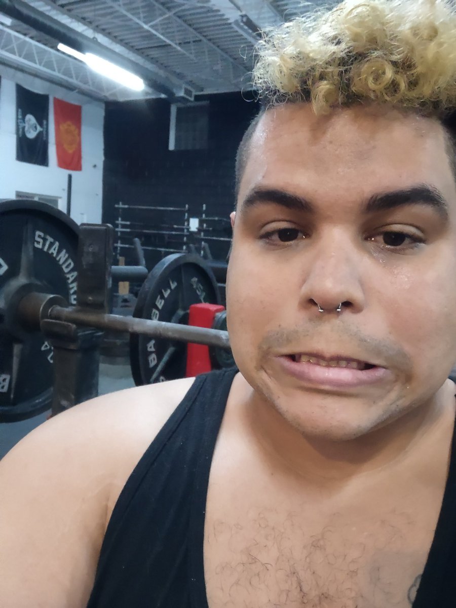 CryptidDelta's tweet photo. 3 set of 240 for ten on the flat bench at 5 in the AM. Good morning so far! #gym https://t.co/DwPRlJfvv6