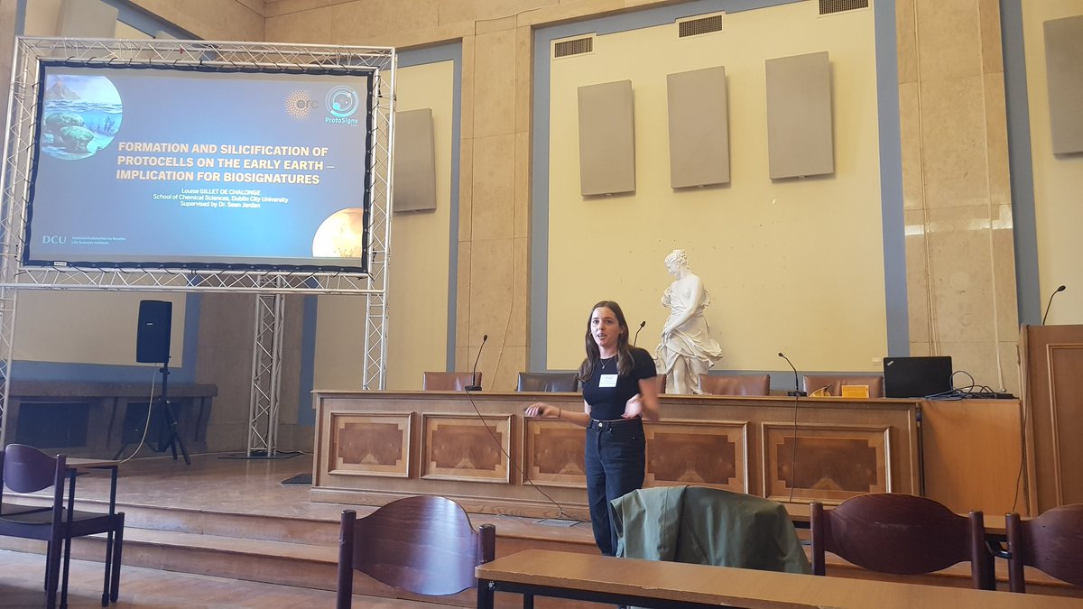 Next we have <a href="/louisedechal/">Louise de Chalonge</a> talking about protocells and fossilisation on early Earth. #IOoL2024