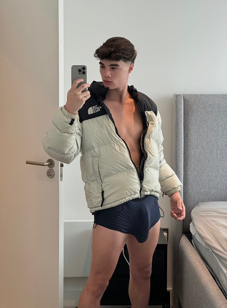 revoxszn's tweet photo. Type ''hi'' for surprise in your dms https://t.co/NRzWDw4myo