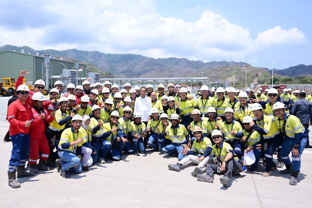 Hilirisasi industri adalah kunci transformasi ekonomi Indonesia dari yang bergantung pada konsumsi domestik menjadi ekonomi berbasis produksi. Hari ini, saya meresmikan smelter tembaga dan pemurnian logam mulia PT Amman Mineral Internasional Tbk sebagai langkah untuk meningkatkan