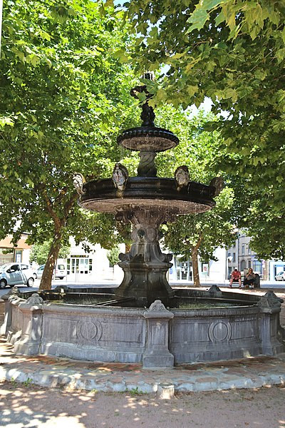 MonumentumFr's tweet photo. Fontaine de la Halle à #Billom (#PuyDeDôme) Campagne d'aménagement urbain sous le Second Empire, en 1857-1858 : construction des fontaines (dues à l'architecte clermontois Taché et réalisées par le sculpteur Pi...
Suite 👉 https://t.co/F0z4DJP0ZW
#Patrimoine #MonumentHistorique https://t.co/uMs8jyIA9H
