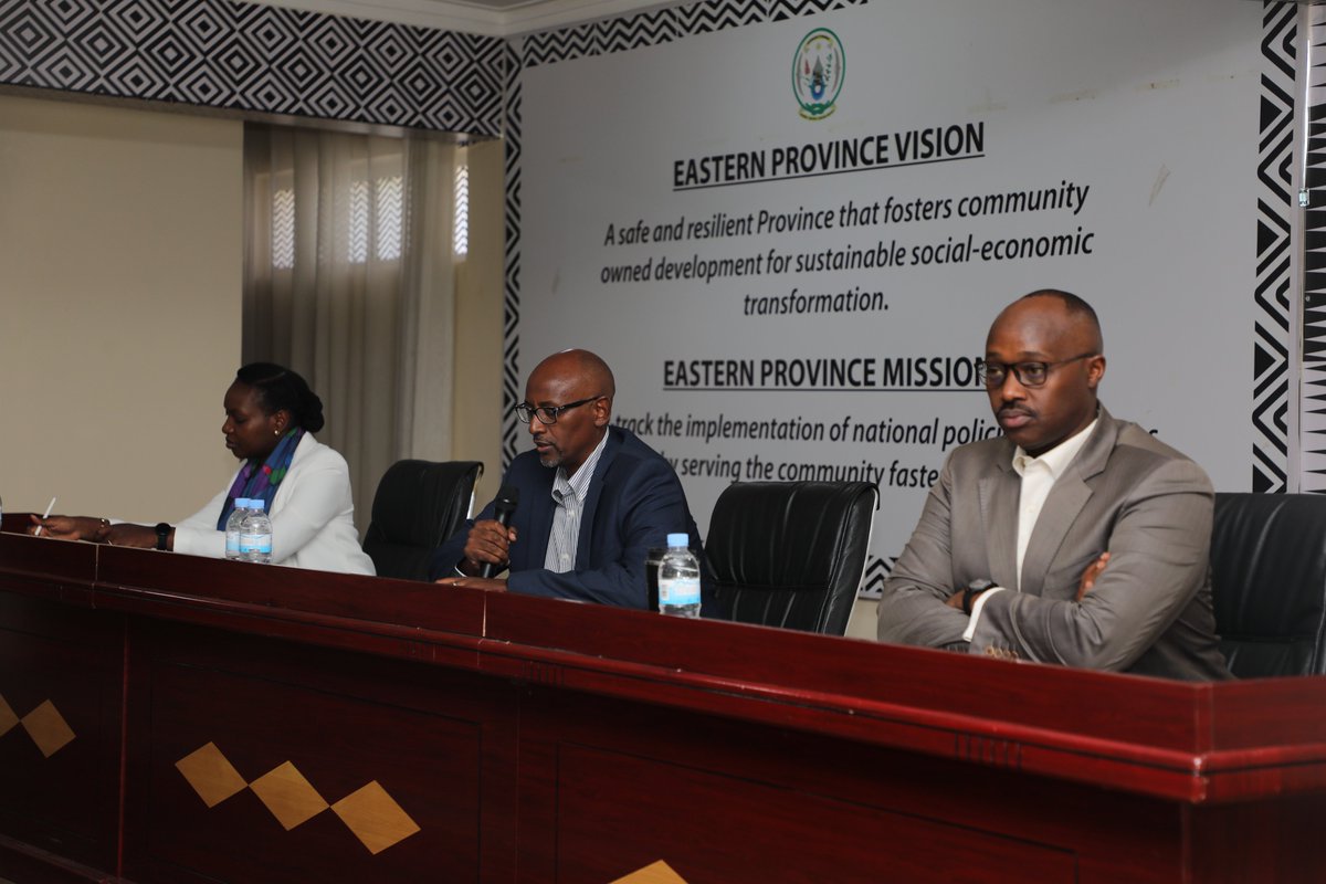 Rwanda_Edu's tweet photo. Aka kanya: Nyakubahwa Minisitiri w'Uburezi @JosephNsengiman ari kumwe n'Umunyamabanga wa Leta @ClaudetteIrere na Guverineri @PudenceR bayoboye inama yaguye muri @RwandaEast igamije kuganira ku ishusho y’uburezi muri iyi minsi ya mbere y'itangira ry'umwaka w’amashuri 2024/2025. https://t.co/dzWabwiNth