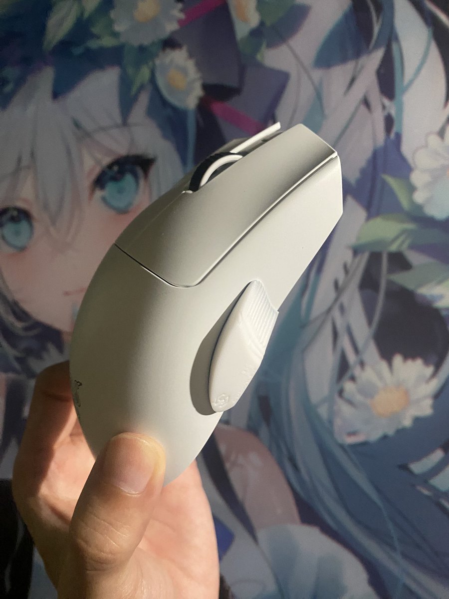 SoSpacerを試験運用中。つけてみた感想はグリップ位置がズレずに自分のグリップの仕方で完全固定されるので安定したエイムパフォーマンスを実現できそうな感じがしてます。また使い続けて感想を書くこととする
#sakurafps