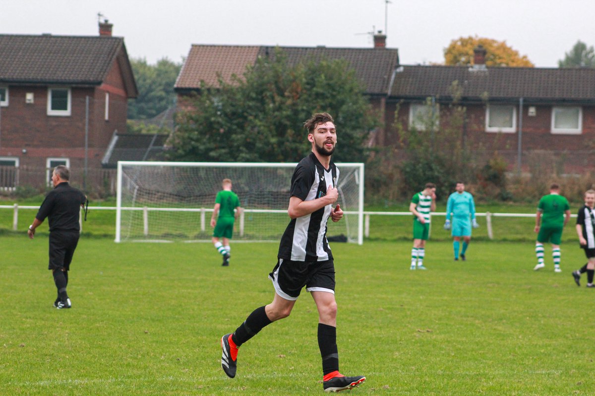 FMFCSENIORS's tweet photo. Some from yesterday's game ⚽️

@CamHoughtMedia 📸 https://t.co/f1xSHBbdd3