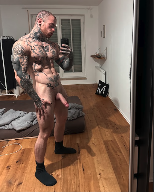 I will have se* with you in my "bed" the whole night 🖤
