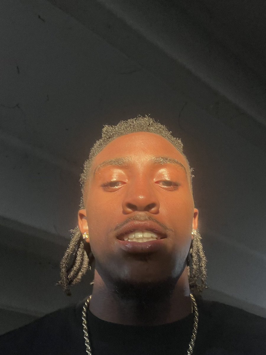 Maezion Henix tweet media