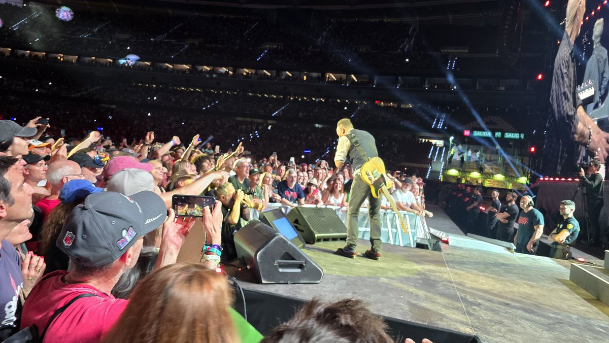 BrucePics tweet media