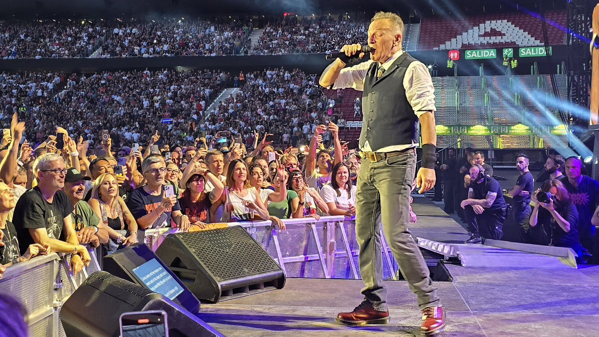 BrucePics tweet media